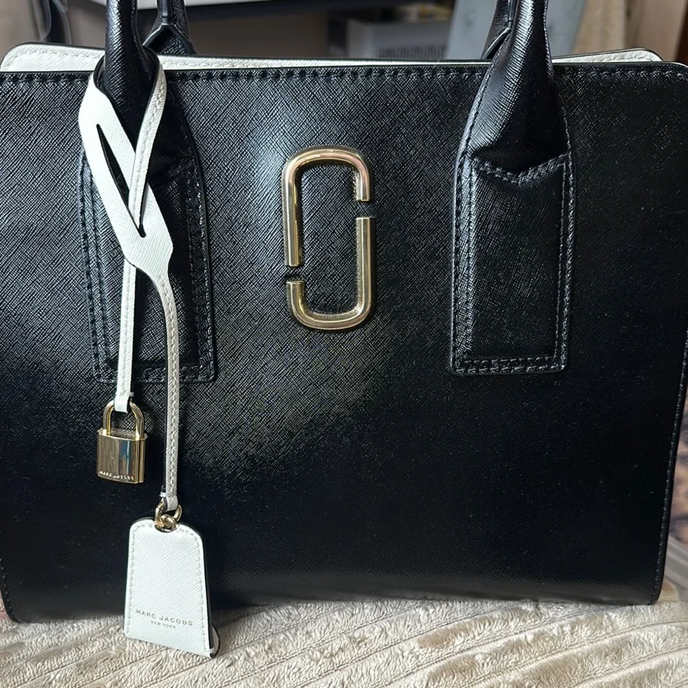 Marc Jacobs Black Big Shot leather Tote - Picture 7 of 11